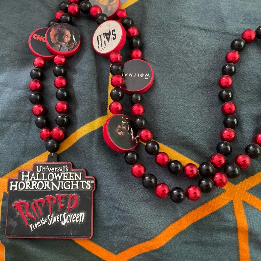 Rare Halloween Horror Nights 2009 Limited Edition Of 4500 Chain - Chucky Saw